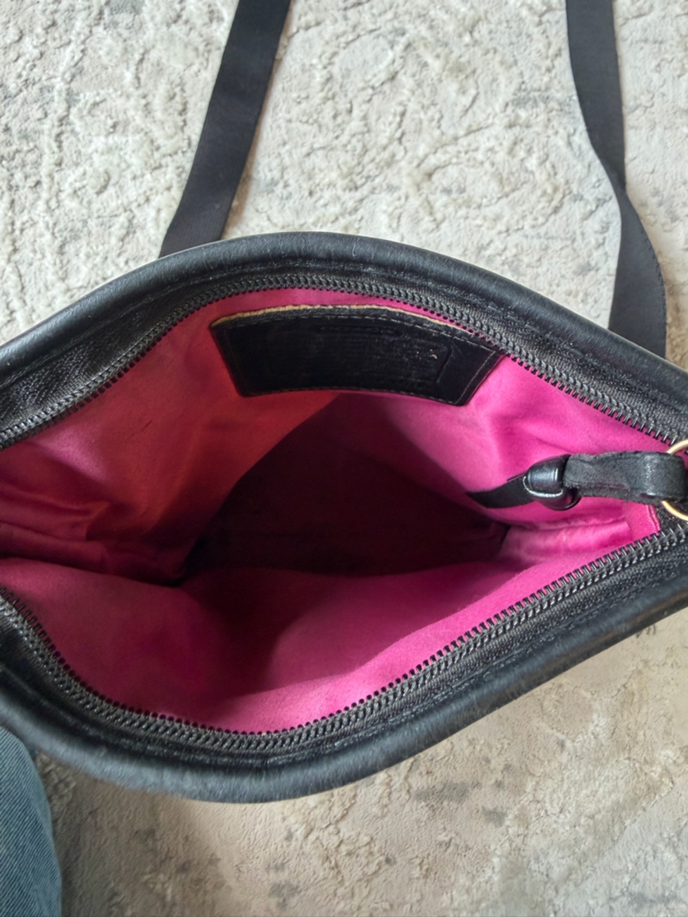 Vintage Coach small Leather Crossbody Messenger Bag - Black/ pink lining - Picture 7 of 8